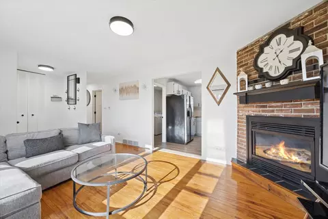 Living - 4709 William St, Mchenry, IL 60051 photo 2 of 3