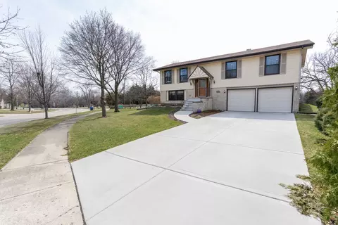 332 Byron Ave, Bloomingdale, IL 60108