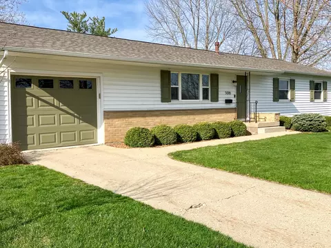 506 Maple Ave, Morrison, IL 61270 photo 2