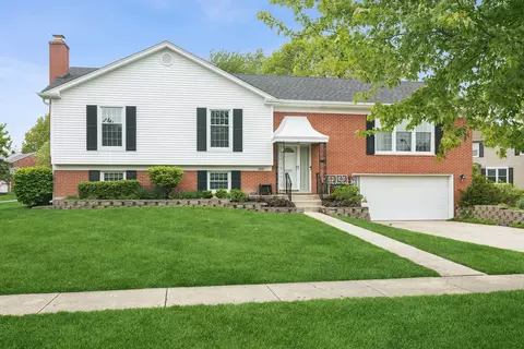 1000 W Hunting Dr, Palatine, IL 60067