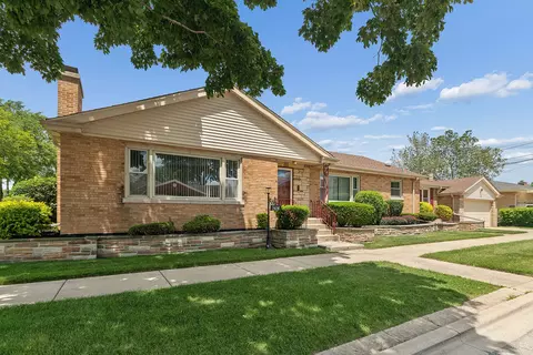2928 W 92nd St, Evergreen Park, IL 60805