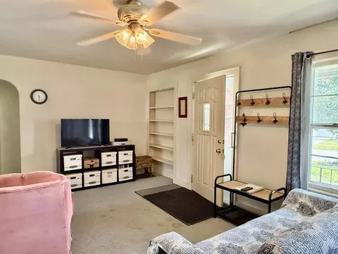 Living - 307 E 8th St, Metropolis, IL 62960 photo 2 of 2