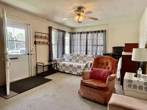Living - 307 E 8th St, Metropolis, IL 62960 photo 1 of 2