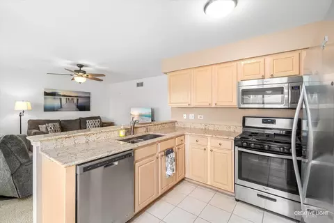Kitchen - 464 Topaz Ln, Bartlett, IL 60103 photo 2 of 2