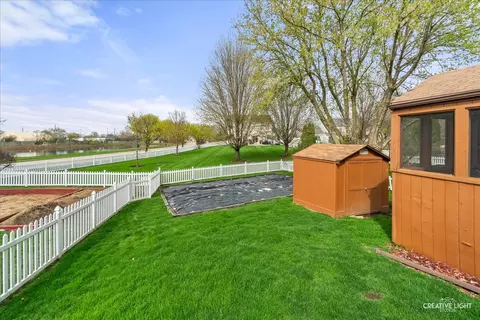 Exterior - 464 Topaz Ln, Bartlett, IL 60103 photo 6 of 10