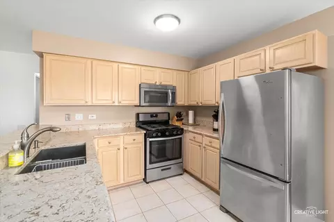Kitchen - 464 Topaz Ln, Bartlett, IL 60103 photo 1 of 2