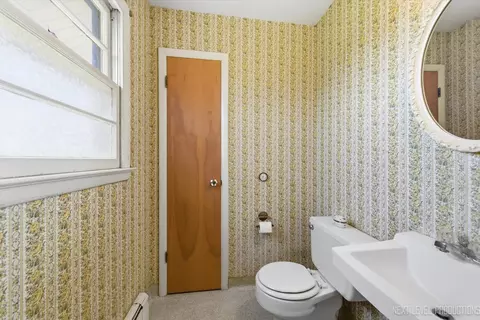 Bath - 1575 Lin Lor Ln, Elgin, IL 60123 photo 1 of 3