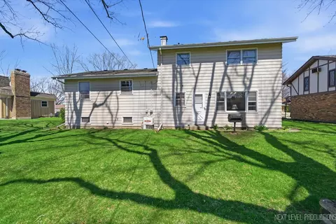 Exterior - 1575 Lin Lor Ln, Elgin, IL 60123 photo 3 of 5