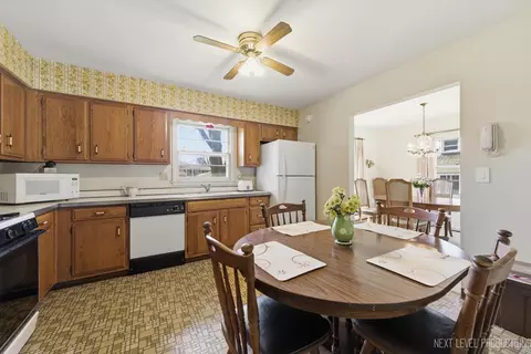 Kitchen - 1575 Lin Lor Ln, Elgin, IL 60123 photo 2 of 2