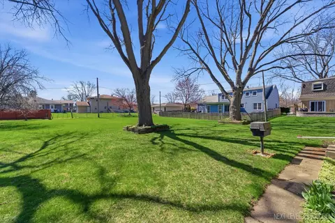 Exterior - 1575 Lin Lor Ln, Elgin, IL 60123 photo 2 of 5