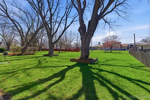 Exterior - 1575 Lin Lor Ln, Elgin, IL 60123 photo 5 of 5