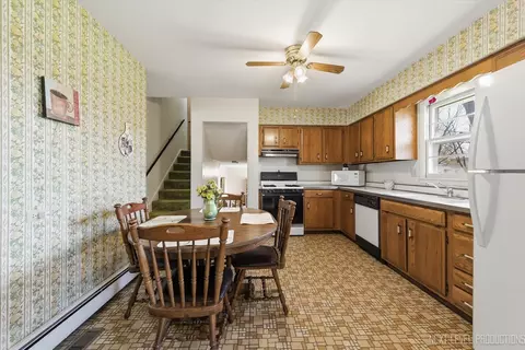 Kitchen - 1575 Lin Lor Ln, Elgin, IL 60123 photo 1 of 2