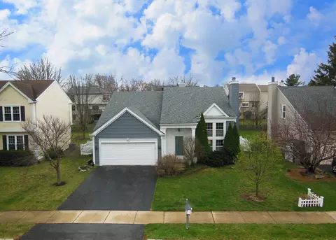 794 Burning Trl, Carol Stream, IL 60188