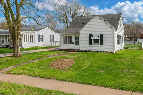 Exterior - 2202 46th St, Moline, IL 61265 photo 3 of 9
