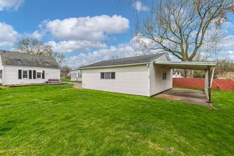 Exterior - 2202 46th St, Moline, IL 61265 photo 7 of 9