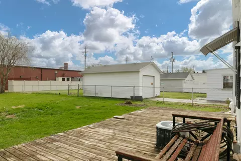 Exterior - 2202 46th St, Moline, IL 61265 photo 6 of 9