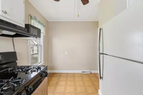 Kitchen - 2202 46th St, Moline, IL 61265 photo 3 of 5