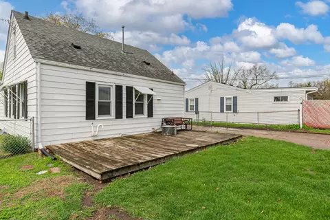 Exterior - 2202 46th St, Moline, IL 61265 photo 8 of 9