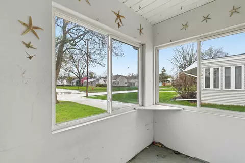 Exterior - 2202 46th St, Moline, IL 61265 photo 4 of 9