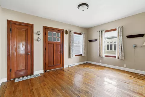 Living - 2202 46th St, Moline, IL 61265 photo 1 of 2