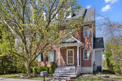 335 W Carriage Ln, Bensenville, IL 60106