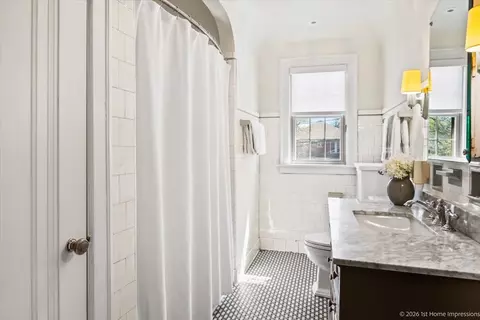 Bath - 9955 S Hamilton Ave, Chicago, IL 60643 photo 3 of 4