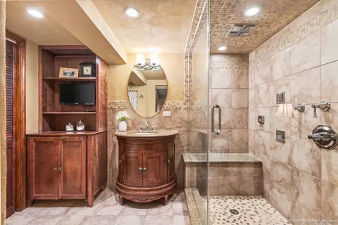Bath - 9955 S Hamilton Ave, Chicago, IL 60643 photo 4 of 4