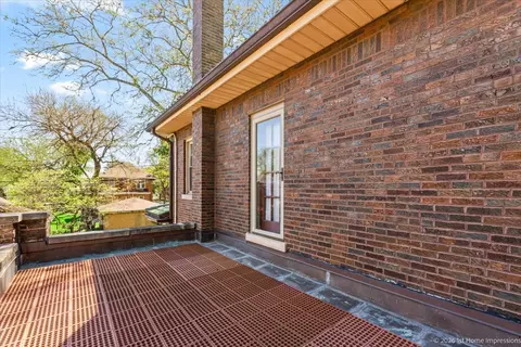 Exterior - 9955 S Hamilton Ave, Chicago, IL 60643 photo 5 of 8