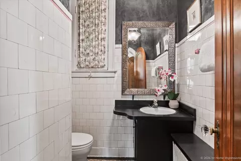 Bath - 9955 S Hamilton Ave, Chicago, IL 60643 photo 1 of 4