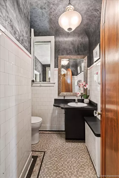 Bath - 9955 S Hamilton Ave, Chicago, IL 60643 photo 2 of 4