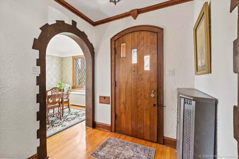 Entry Way - 9955 S Hamilton Ave, Chicago, IL 60643 photo 2 of 4