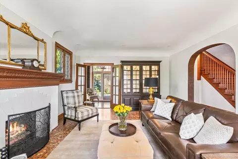 Living - 9955 S Hamilton Ave, Chicago, IL 60643 photo 2 of 2