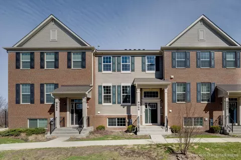8988 Dolby St, Huntley, IL 60142