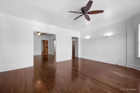 Living - 726 Hinman Ave #2E, Evanston, IL 60202 photo 3 of 6