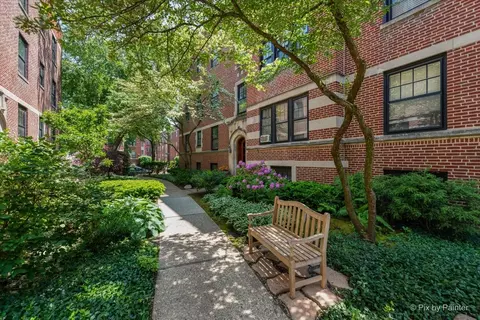 Exterior - 726 Hinman Ave #2E, Evanston, IL 60202 photo 2 of 3