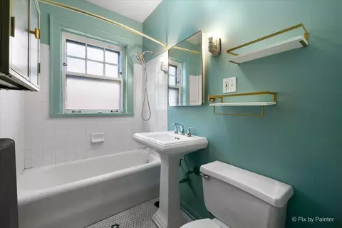 Bath - 726 Hinman Ave #2E, Evanston, IL 60202 photo 1 of 1