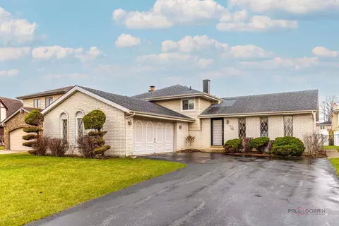 1124 N Anvil Ct, Addison, IL 60101