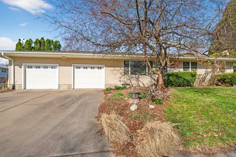 1334 7th St NW, Clinton, IA 52732
