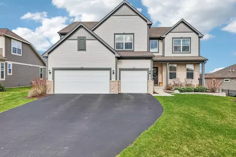 1014 Persimmon Ct, Crystal Lake, IL 60012
