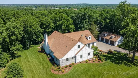 674 Plum Tree Rd, Barrington Hills, IL 60010