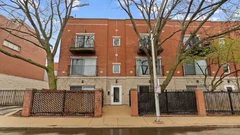 2524 W Bloomingdale Ave #B, Chicago, IL 60647
