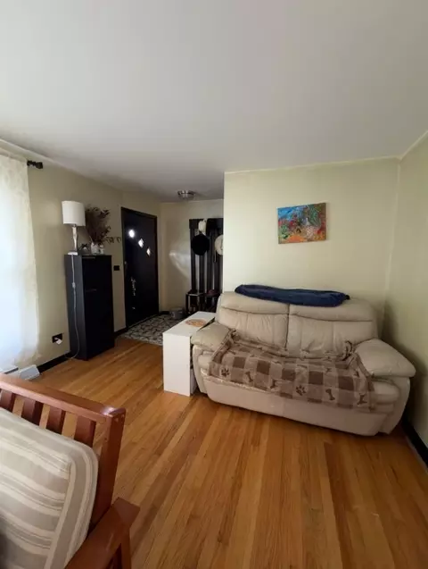 2571 Suffield St, Des Plaines, IL 60016 photo 2