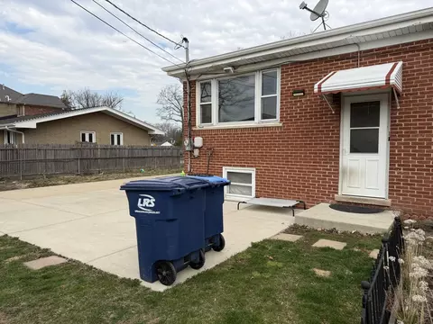 2571 Suffield St, Des Plaines, IL 60016 photo 9
