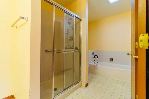 Bath - 21200 Silktree Cir #0, Plainfield, IL 60544 photo 2 of 3