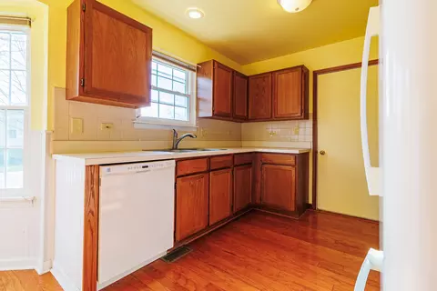 Kitchen - 21200 Silktree Cir #0, Plainfield, IL 60544 photo 3 of 4