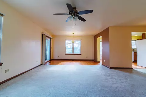 Living - 21200 Silktree Cir #0, Plainfield, IL 60544 photo 2 of 4