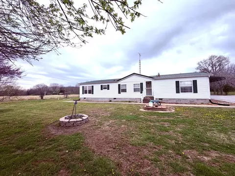 22987 N Post Oak Ln, Walnut Hill, IL 62893