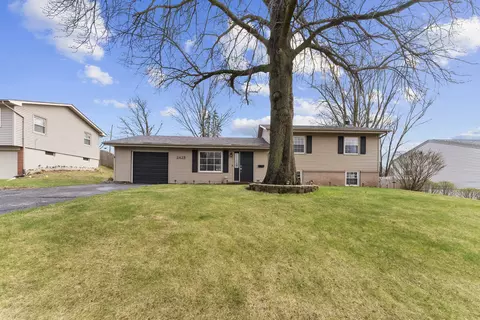 2425 W 46th St, Davenport, IA 52806