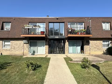 705 Grove Dr #101, Buffalo Grove, IL 60089