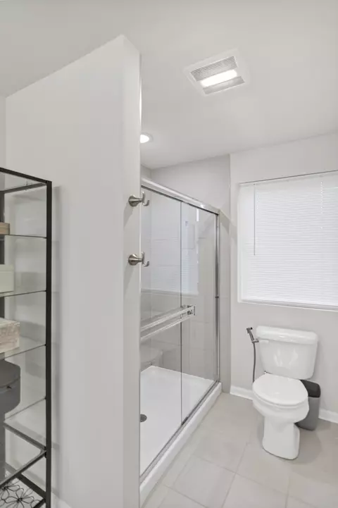 Bath - 2720 Lily Ln, Rolling Meadows, IL 60008 photo 1 of 4